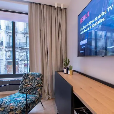 Chic & Fully-Equipped Apartment In Le Marais-3